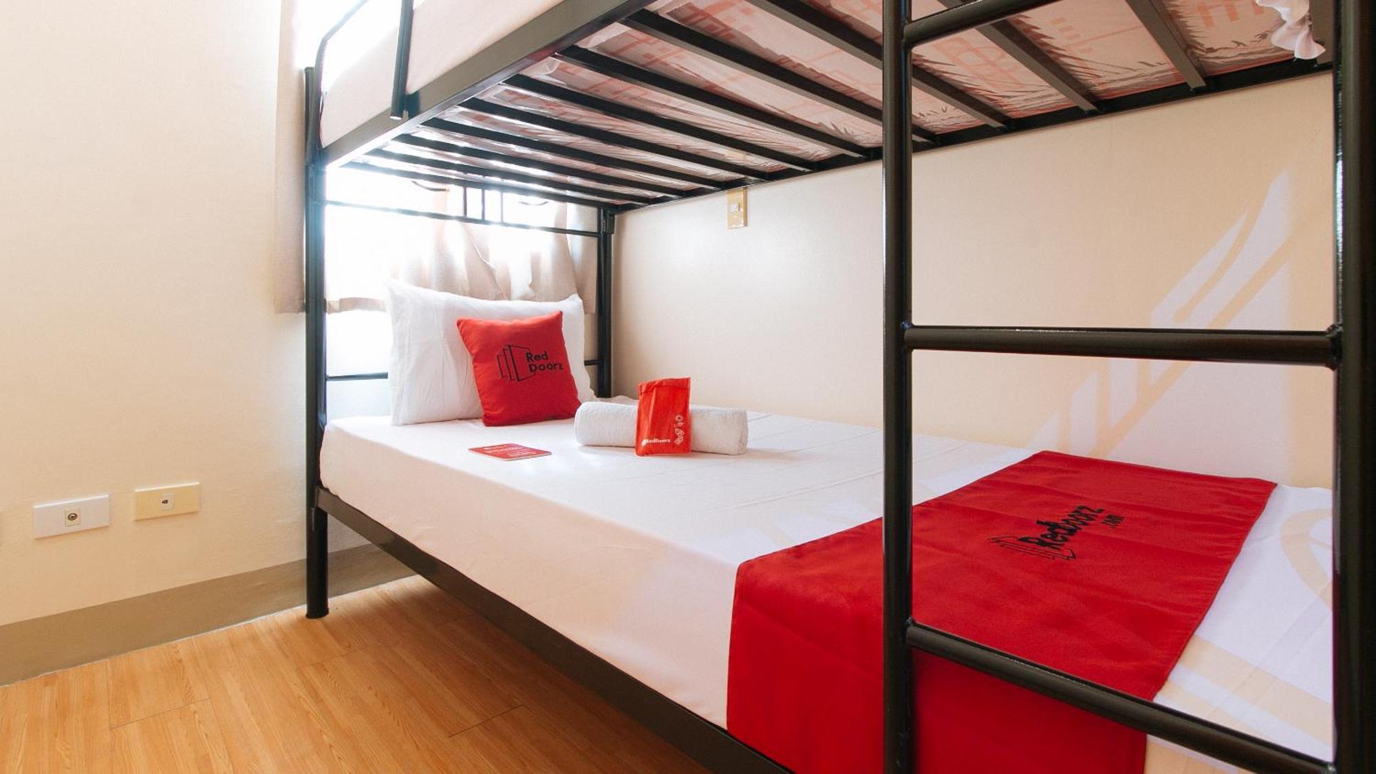 Reddoorz Plus At Alpina Heights Paranaque Paranaque City Buitenkant foto