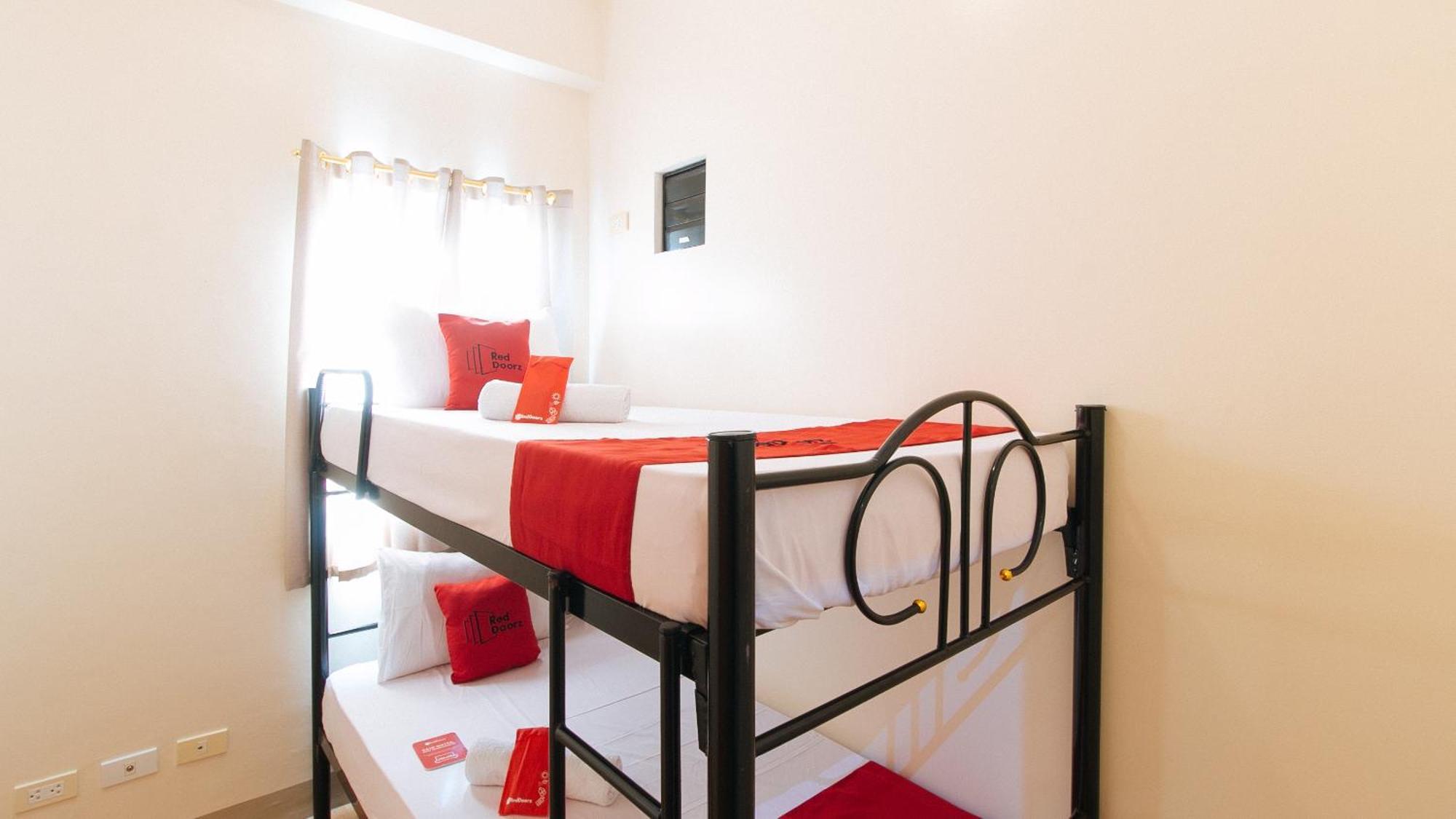 Reddoorz Plus At Alpina Heights Paranaque Paranaque City Buitenkant foto